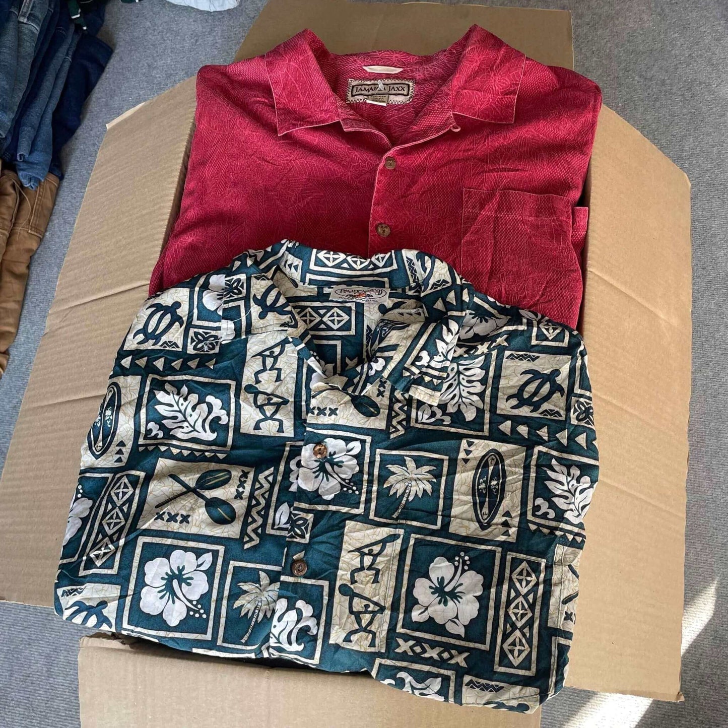 Vêtements été vintage – chemises Hawaii – box en gros – Place Wholesale