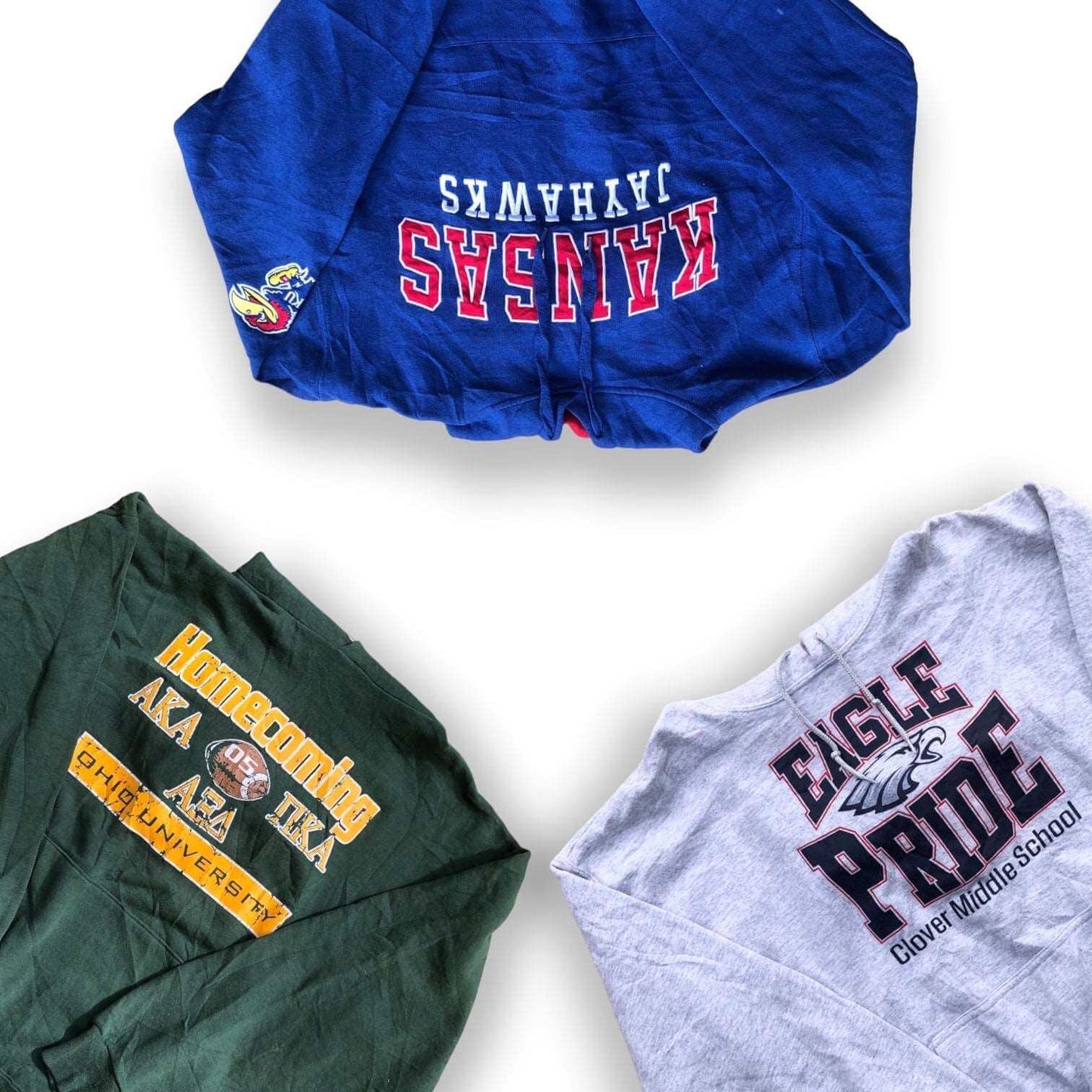 Box de sweats universitaires vintage – logos US emblématiques – vêtements pliés en gros – Place Wholesale