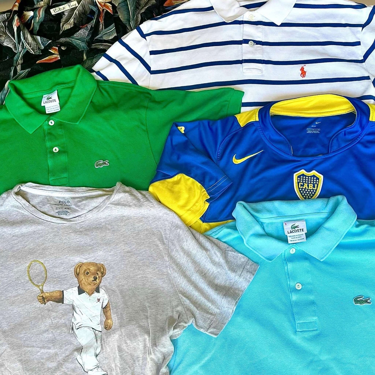 Lot vintage n°11 – 20 vêtements mixtes colorés – sweats et t-shirts pour friperie – vente en gros – Place Wholesale