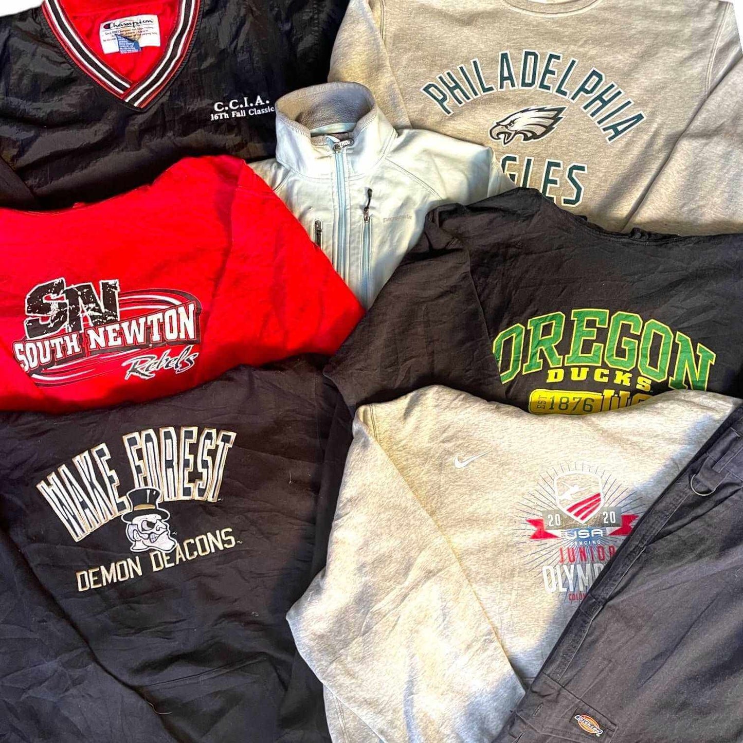 Lot vintage n°5 – 30 pièces mixtes vintage pliées – sweats, t-shirts et polos – box en gros friperie – Place Wholesale