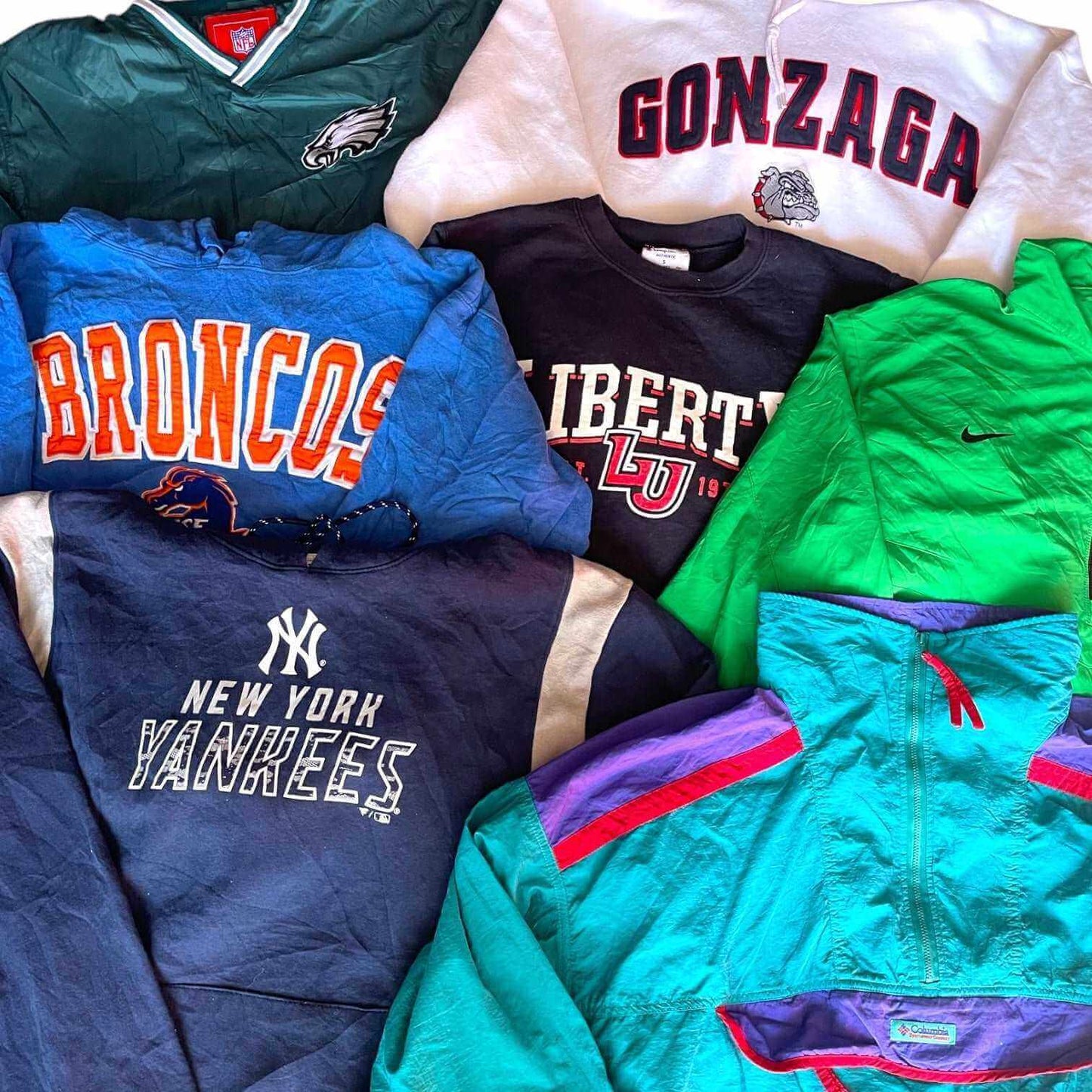Lot vintage n°6 – 30 vêtements en gros – sweats, t-shirts et polos vintage – Place Wholesale