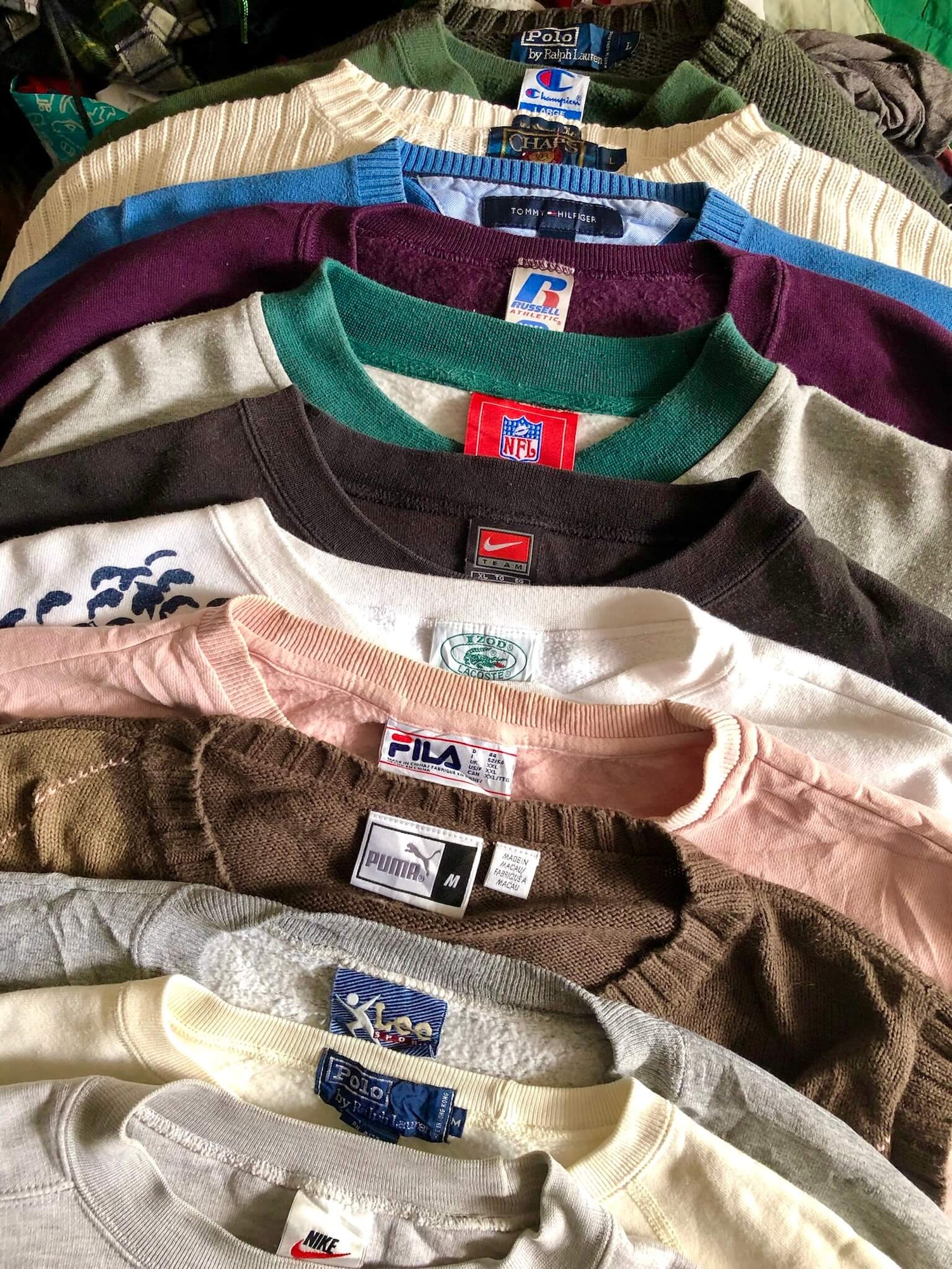Espace professionnel Place Wholesale réservé aux revendeurs : lots de vêtements vintage en gros, pulls de marques triés
