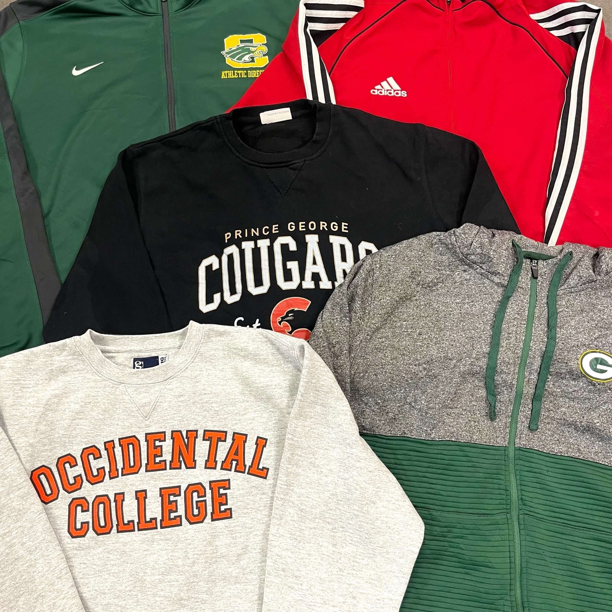 Lot n°41 Mix hiver – sélection vintage hiver de 10 pièces, sweats et pulls rouges, verts et blancs, grossiste friperie.