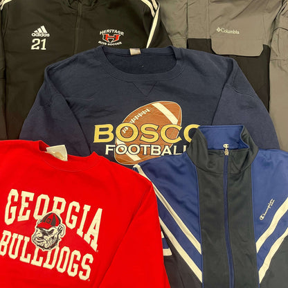 Lot n°42 Mix hiver – vêtements vintage colorés rouges et bleus, sweatshirts et vestes en friperie, 10 pièces sélection hiver.