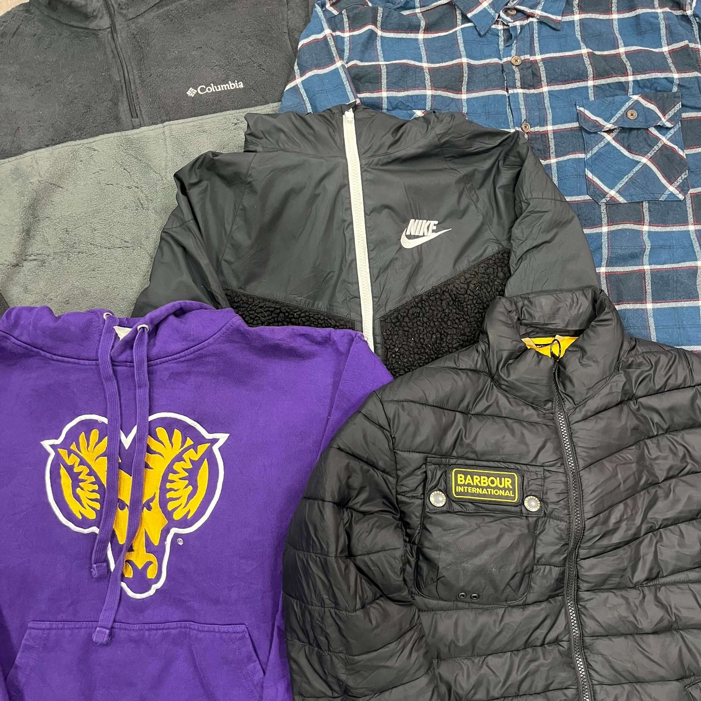 Sweat vintage hiver couleur violette – pièce incluse dans lot friperie premium