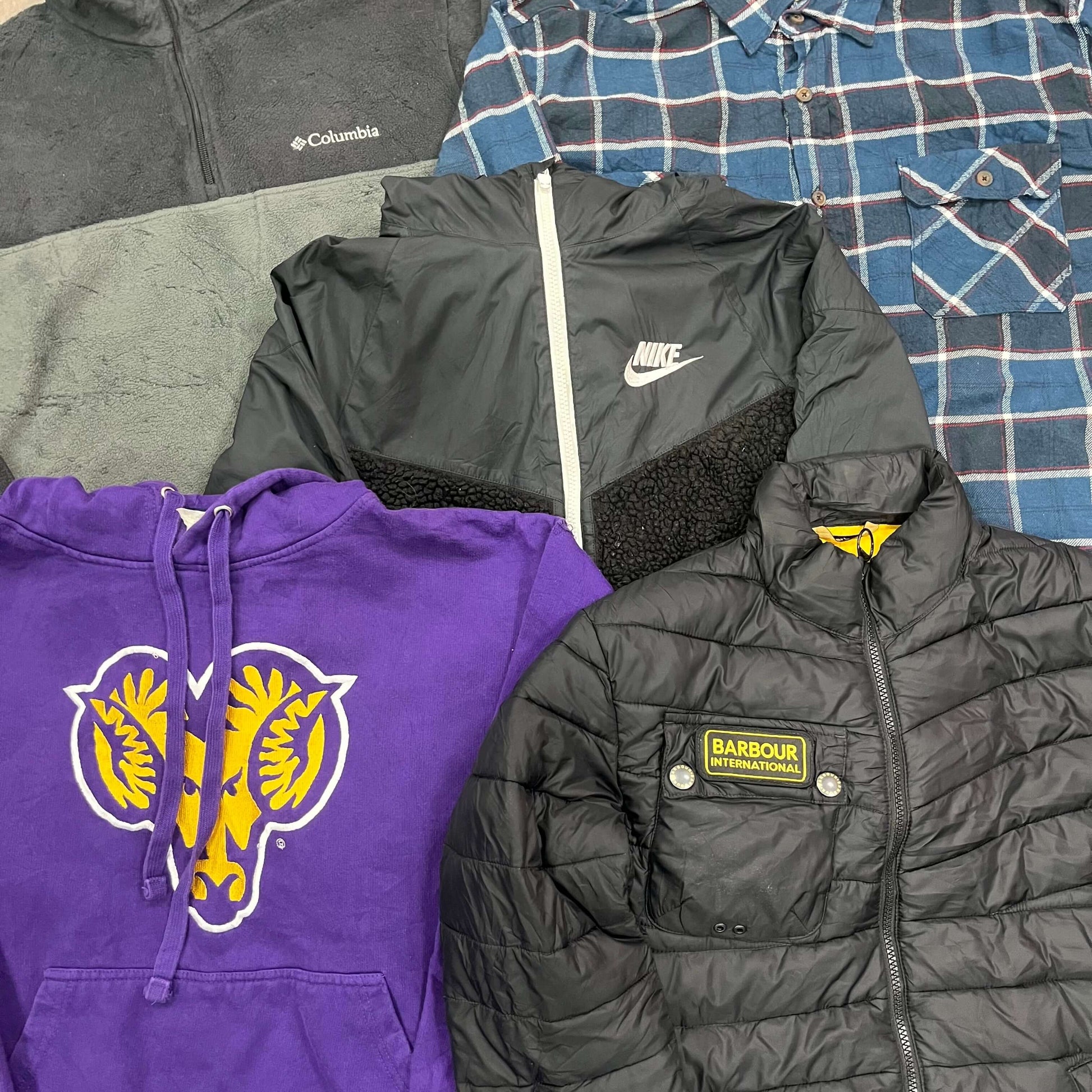 Sweat vintage hiver couleur violette – pièce incluse dans lot friperie premium