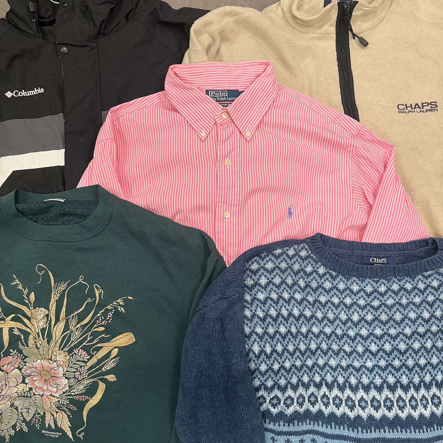 Sweat rose vintage porté avec jean – pièce hiver tendance friperie