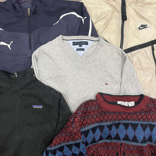 Lot n°89 de 10 vêtements vintage : pulls, chemises, polaires et doudoune Nike.