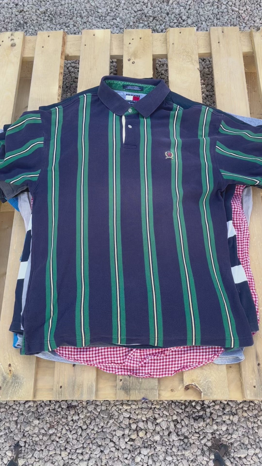 Lot vintage n°20 – mix vêtements friperie homme femme – 20 pièces – Place Wholesale