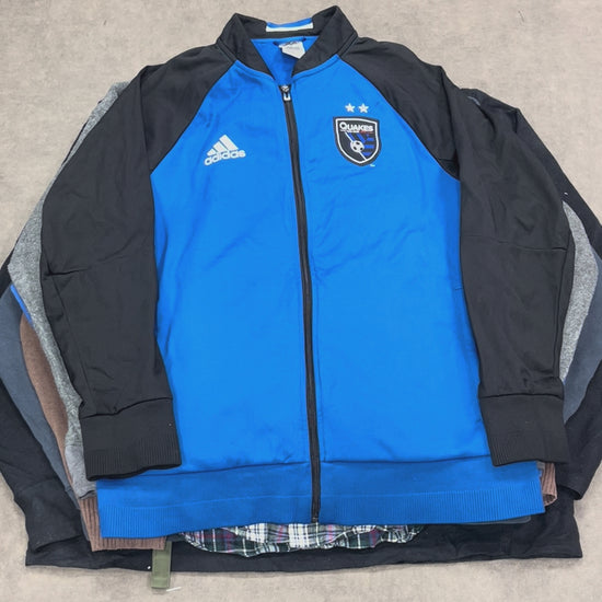 Détail vêtement vintage du lot hiver – sélection revendeur